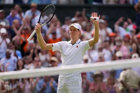 Defending champion Sinner comes back to beat Kecmanovic in 5 sets in 1st round of Wimbledon